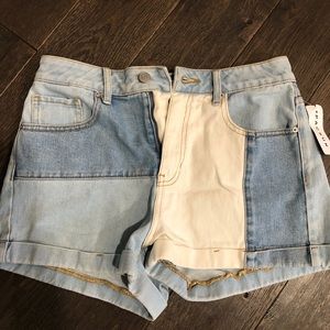 PacSun women’s Mom Jean shorts size 27. Brand new.